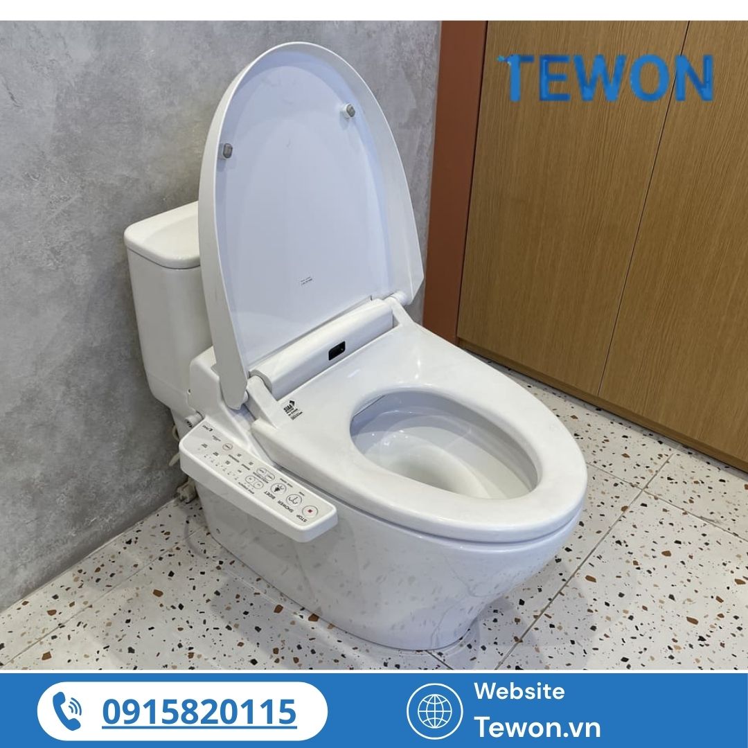 Một trong những thiết bị nổi bật trong phòng tắm hiện đại chính là nắp bồn cầu điện tử.
