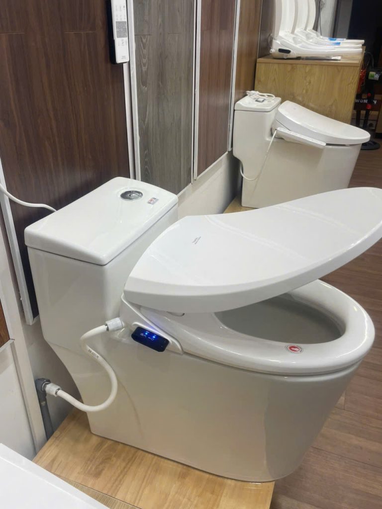 Nắp bồn cầu thông minh Tewon TSA1402 điều khiển từ xa